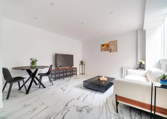 Spacious Flat For 4 People #1