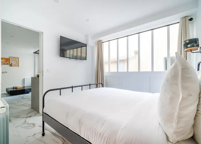 Spacious Flat For 4 People #1
