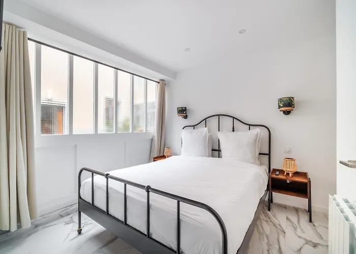 Spacious Flat For 4 People #1